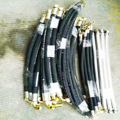 Longueur personnalisée tuyau hydraulique haute pression avec du matériel de tube intérieur en nitrile et des raccords à crimp ou réutilisables
